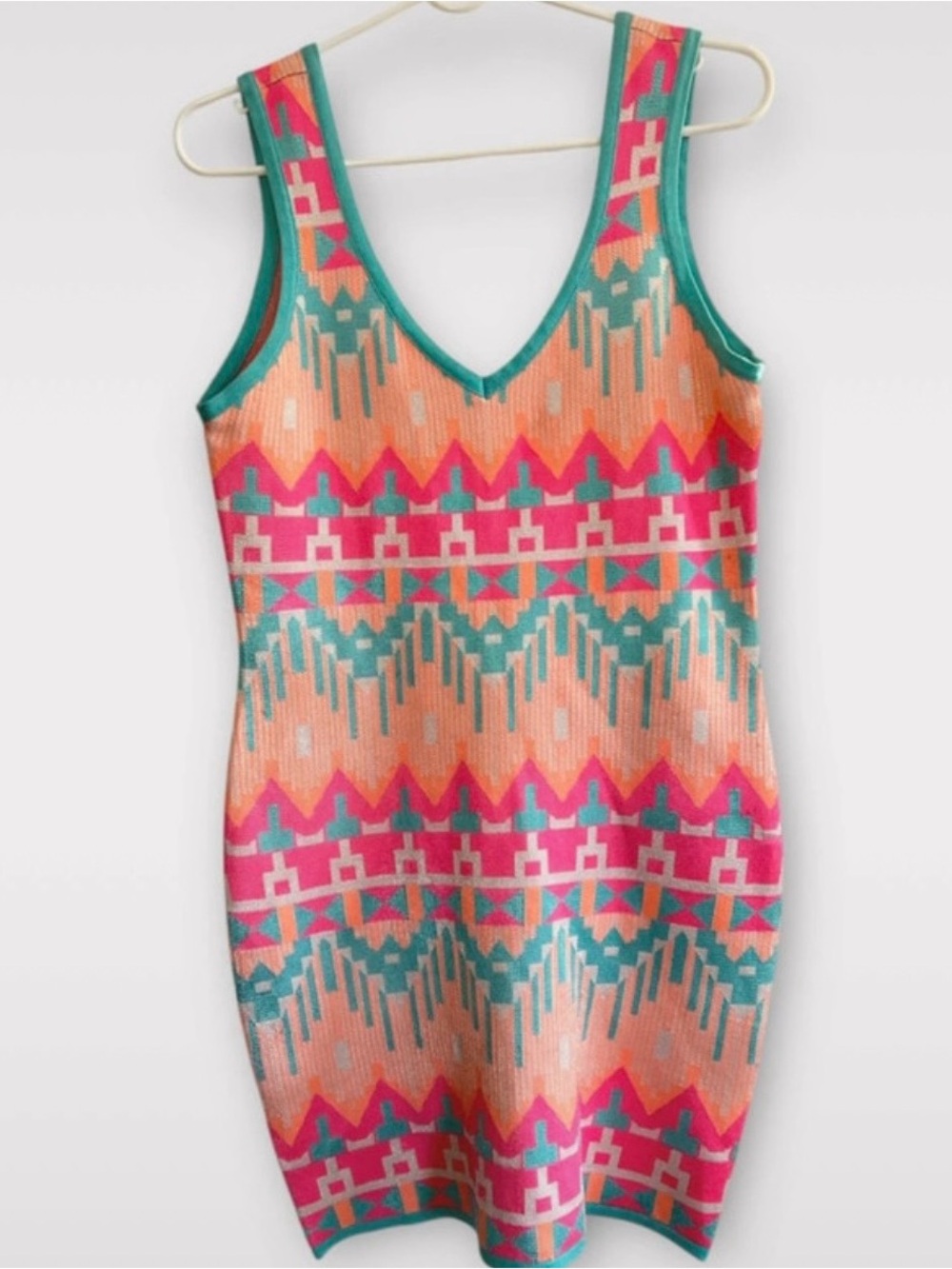 2B Bebe Women's bodycon Aztec print mini dress
size Large